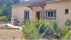 t6 et plus à la vente -   83380  LES ISSAMBRES, surface 110 m2 vente t6 et plus - UBI470840732